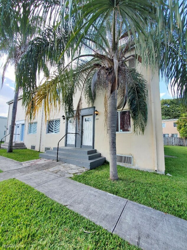 8456 NW 4th Ct, Miami, FL 33150