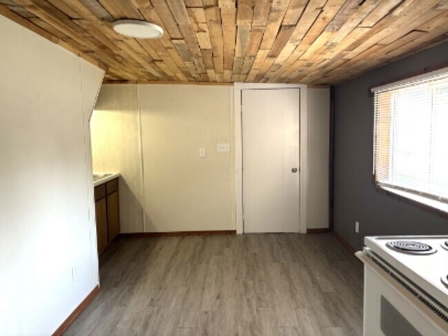 Foto del edificio - 516 W Wescott Ave