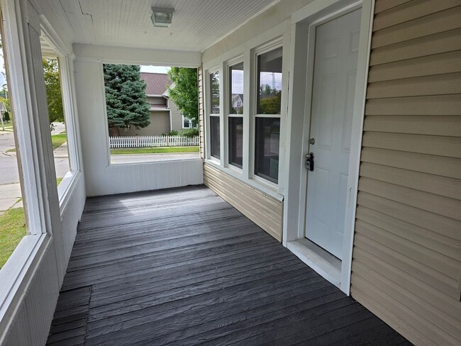 Building Photo - Shipyard Maple At 5th