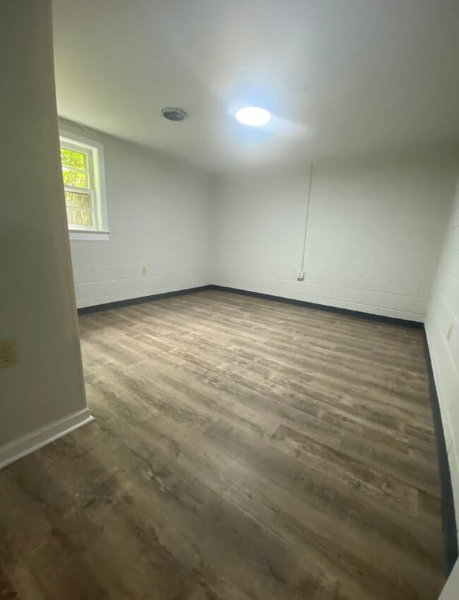 Building Photo - 609 Sunset Ave