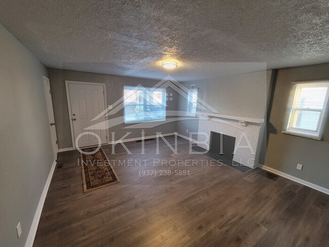 Building Photo - Nicely updated 3 bedroom 1 bath cape cod home