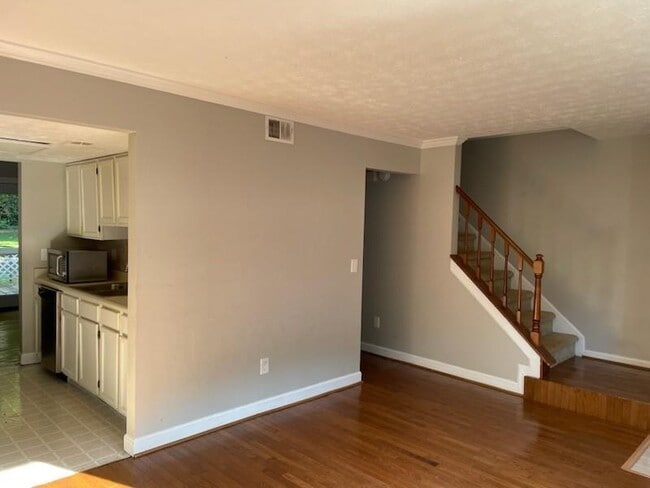 Building Photo - 2010 Fairways Ct