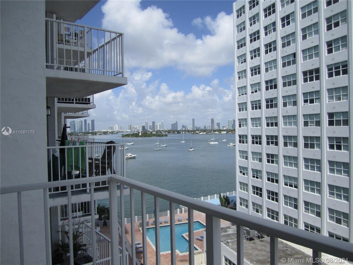 Foto principal - 1228 West Ave