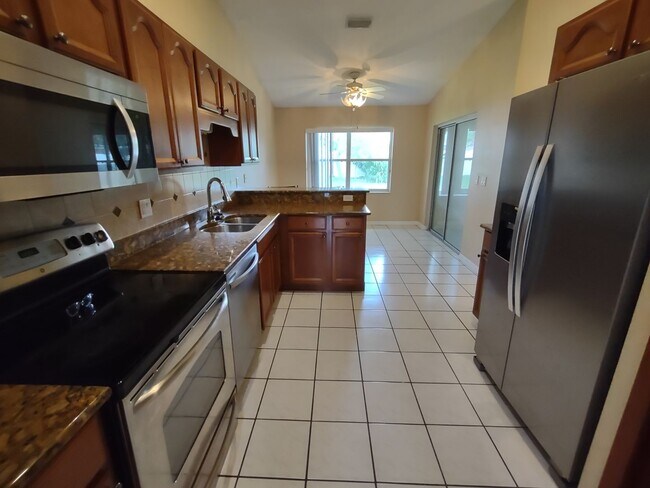 Foto del edificio - Nice Amaral Home with Wood Floors & Tile