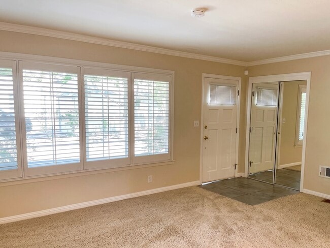 Building Photo - Charming single level 3 bedroom + office duplex. Downtown Walnut Creek!
