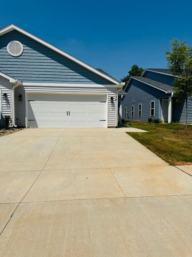 Building Photo - 107 Brawley Villas Pl