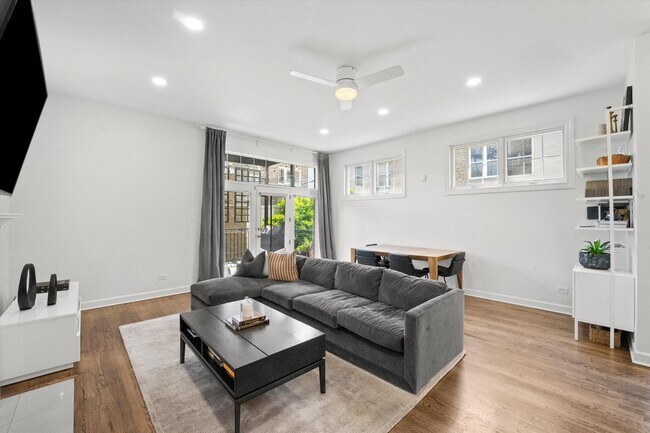 Foto del edificio - 1041 N Leavitt St