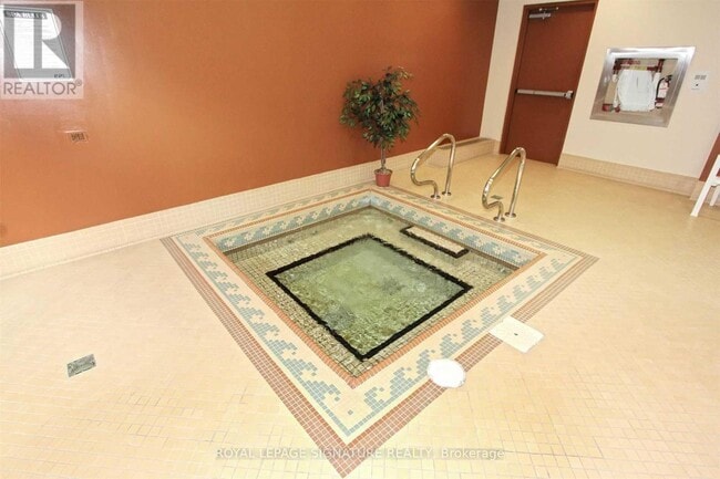 Photo du bâtiment - 373 Front St W