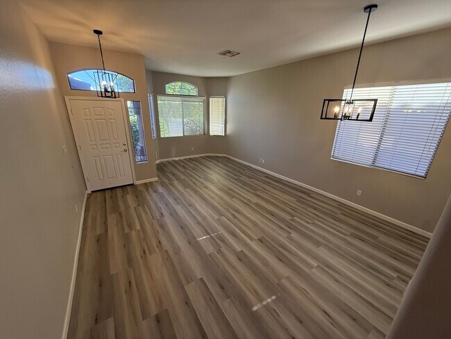 Building Photo - 8836 W Adam Ave