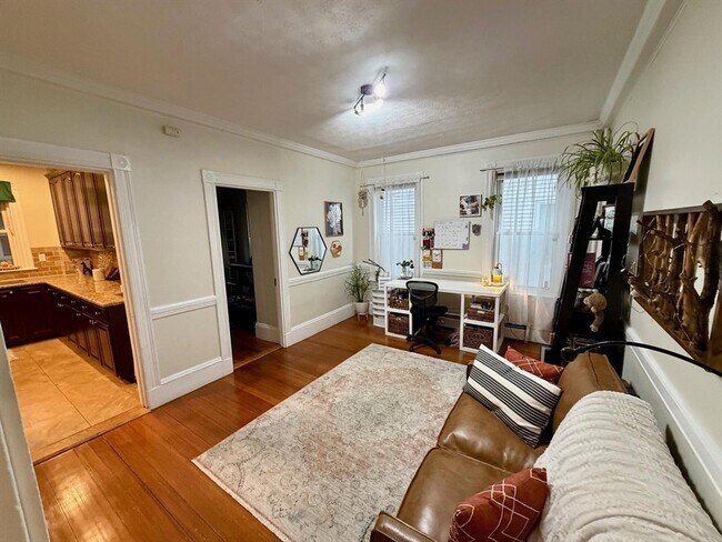 Building Photo - 18 Homer St