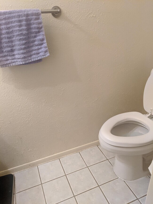 Building Photo - 6718 Silvermine Dr