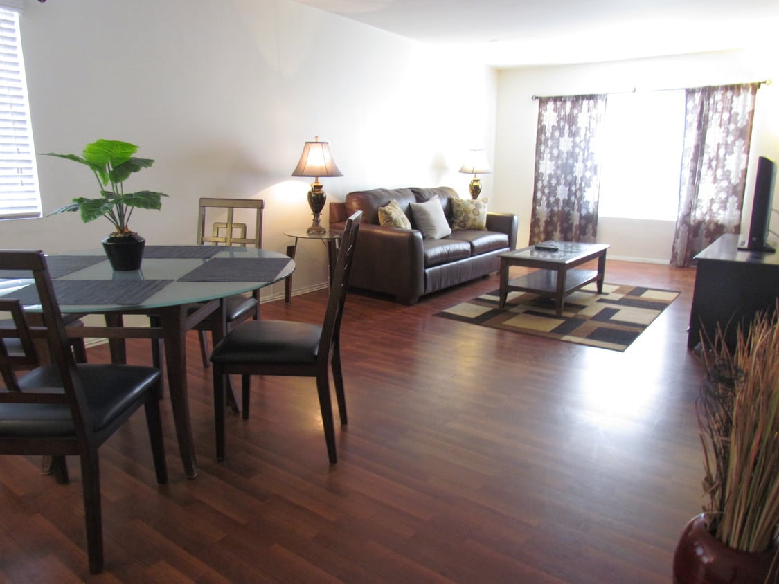 Primary Photo - 330 N Crescent Dr
