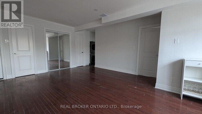 Photo du bâtiment - 2209 Gerrard St E