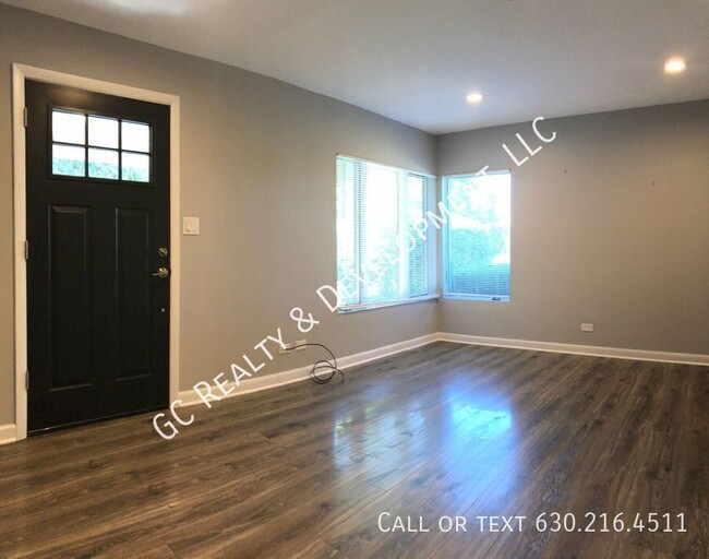 Building Photo - ***RECENTLY RENOVATED / 3 BDRM - 2 BTH / D...