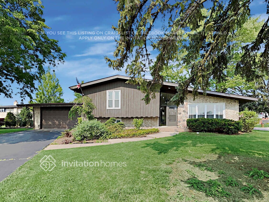 Foto principal - 6031 W 129th St