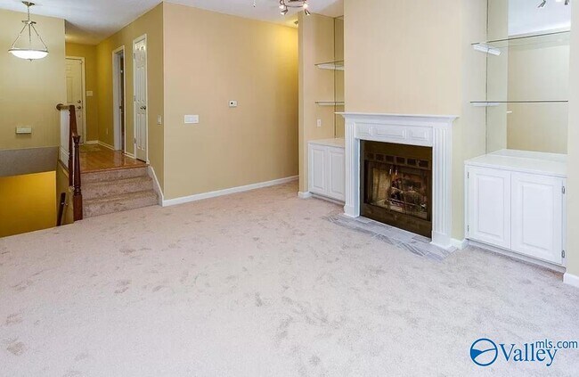 Building Photo - 207 Mountain Ridge Dr SE