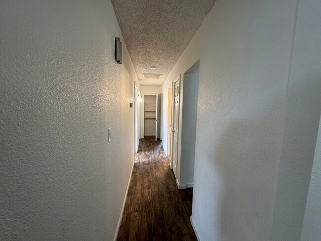 Foto del edificio - 4 bed 2 bath in Merced available now