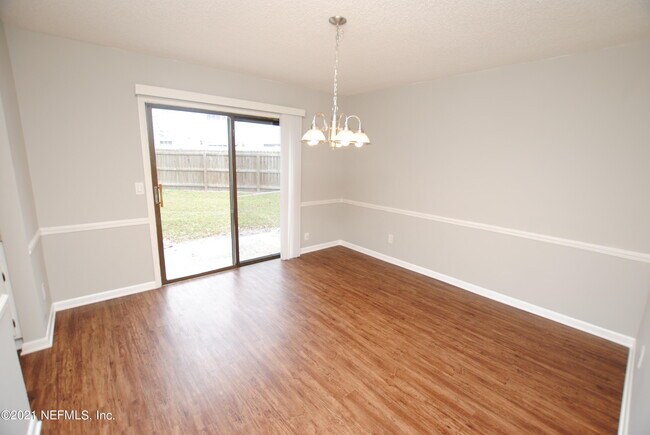Foto del edificio - 1404 Kettering Way