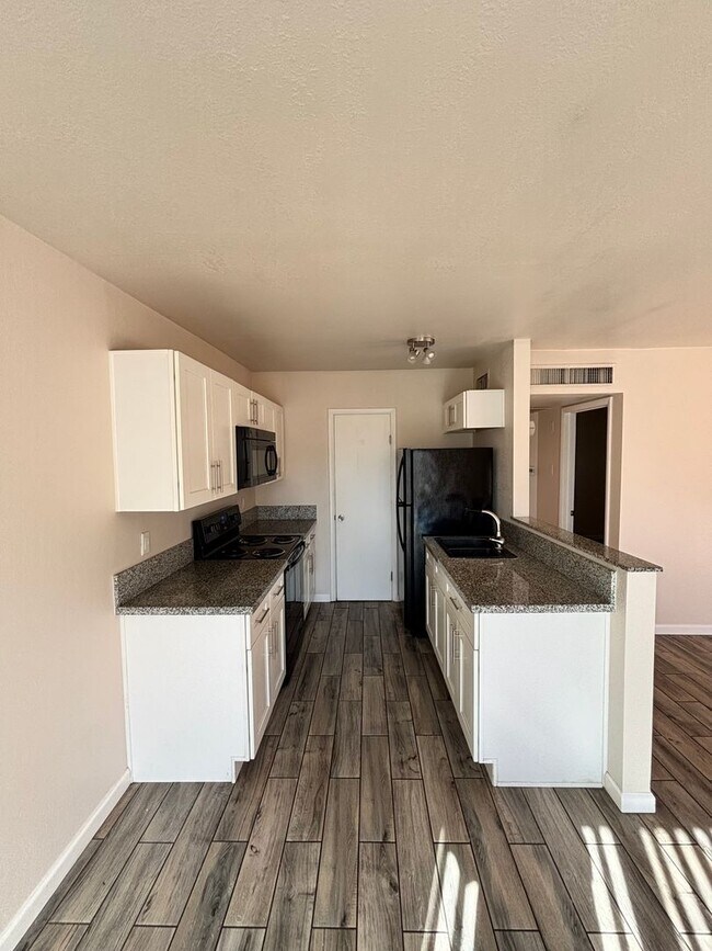 Foto del edificio - 3068 N Edith Blvd