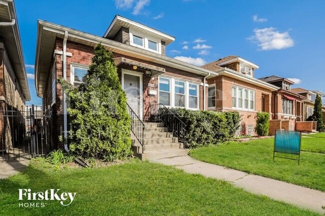 Building Photo - 2831 N Kostner Ave