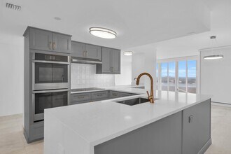 Building Photo - 529 S Flagler Dr