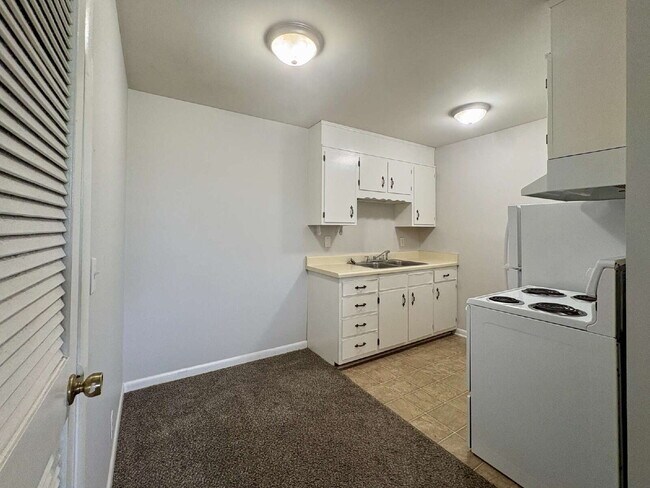 Foto del edificio - Amazing Location! View of Centennial Park! 1 Bed 1 Bath