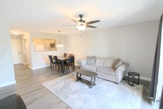 Building Photo - 1380 Hunters Rd
