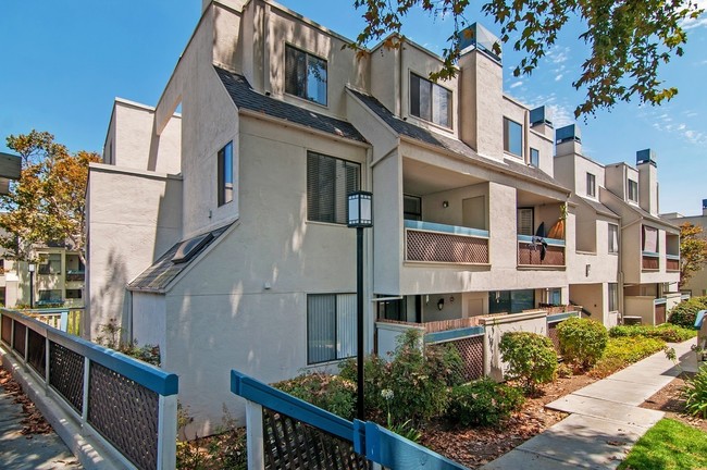 Building Photo - 2224 River Run Dr