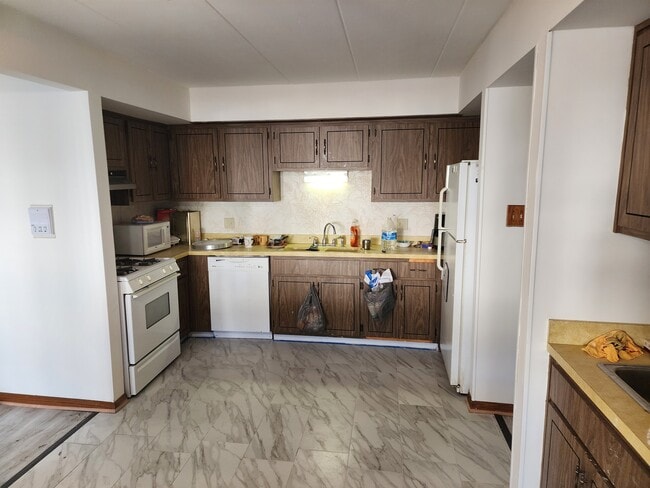 Building Photo - 4712 W 106th Pl