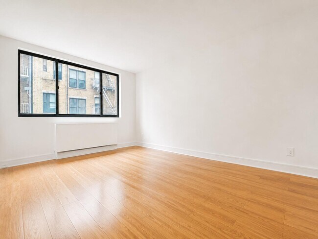 Foto del edificio - 323 W 96th St