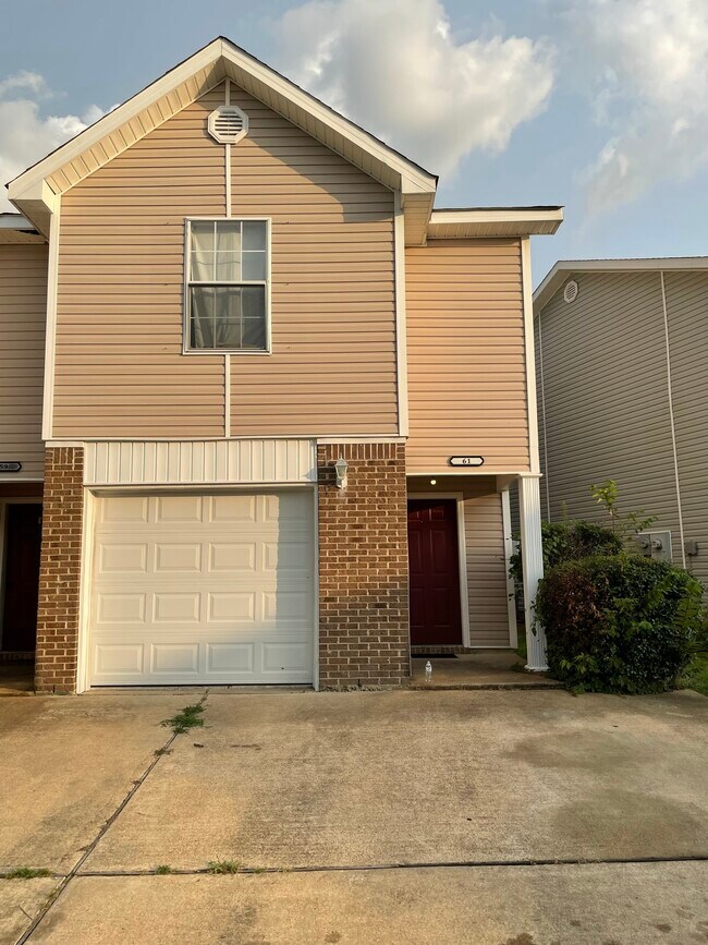 Foto del edificio - 61 Inverness Rd