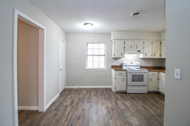 Building Photo - 14-414 Thompsonville Ln