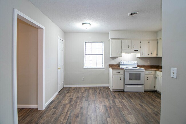 Foto del edificio - 14-414 Thompsonville Ln