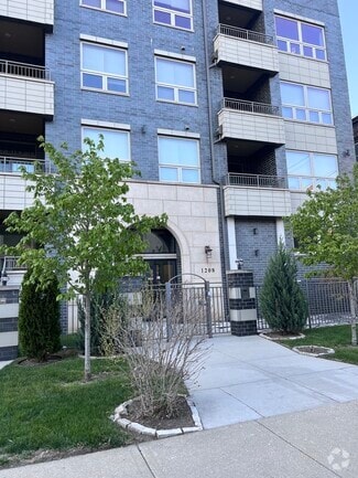 Building Photo - 1208 E 64th St