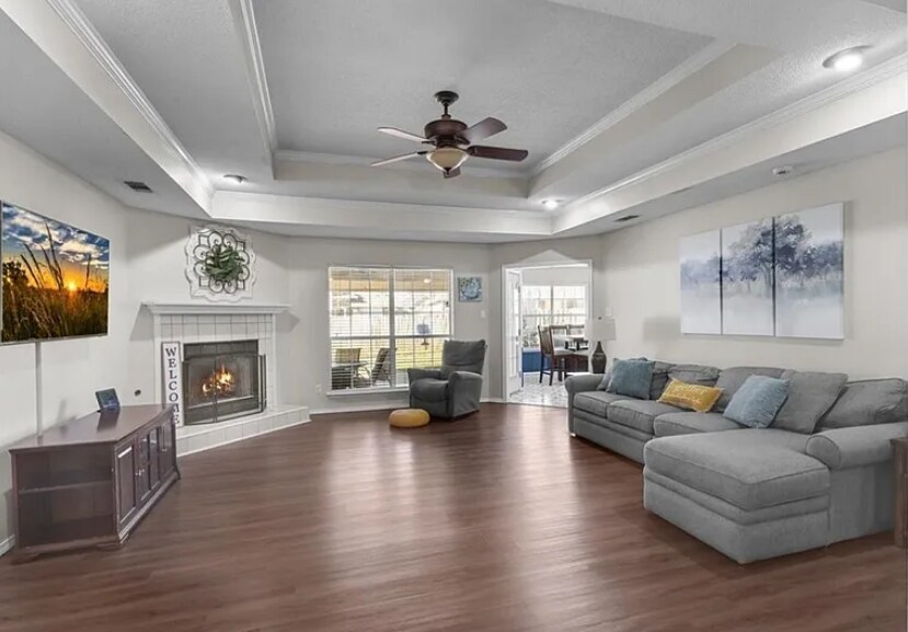 Foto del edificio - 6324 Parkfront Dr