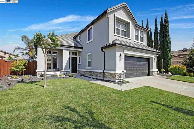 Front of House 2 - 30 Matisse Ct