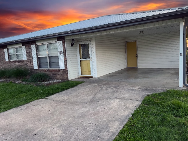 Photo - 628-630 S 21st St Apartment