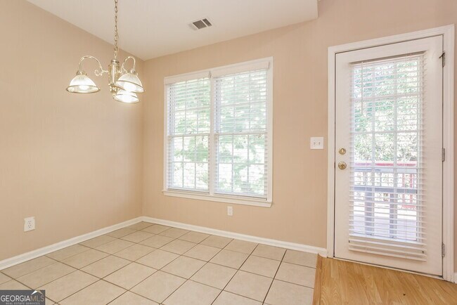 Foto del edificio - 605 Oxford Crest Ct NW
