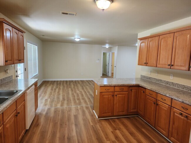 Foto del edificio - 3 Bedroom 2 Bath Brick Rancher in New Kent!
