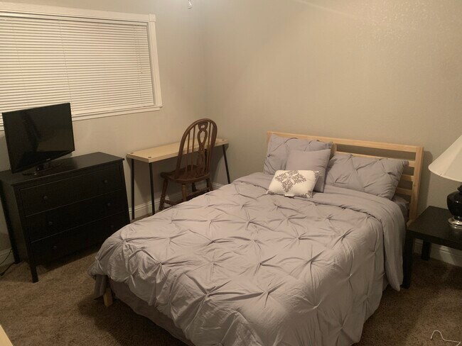 Building Photo - 451 Alamo Dr