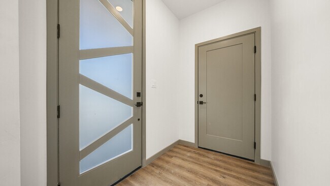 Foto del edificio - 367 Toms Cyn Dr