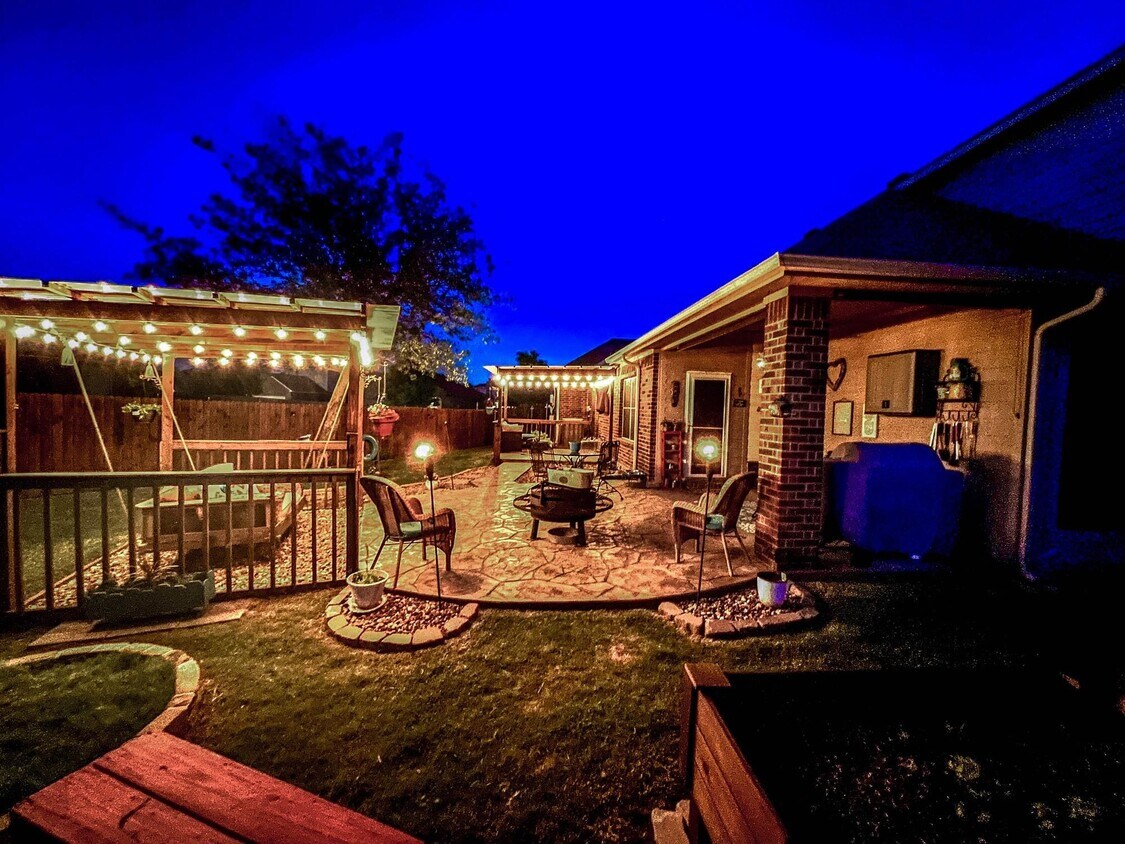 Foto principal - 10913 Middleglen Rd