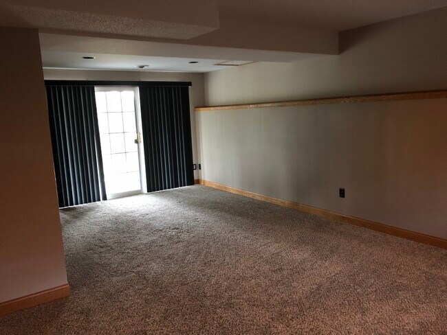 Building Photo - 726 Jonathan Ln