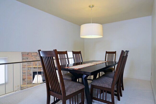 Building Photo - Wonderful 3 Bed 2 Bath Townhome in Little ...