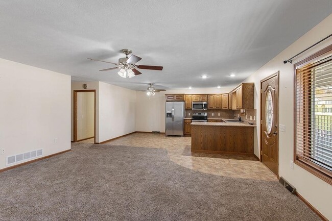 Building Photo - 112 N 5th St