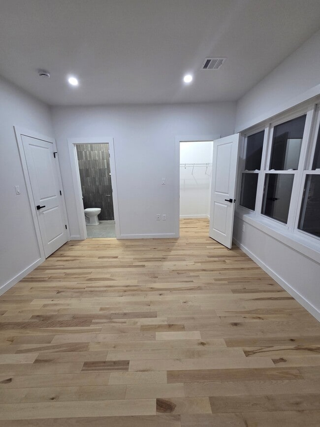 Building Photo - 9 Voorhees St