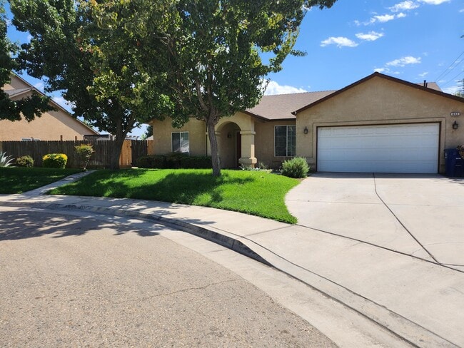 Building Photo - 682 W Forest St