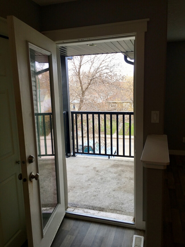 Building Photo - 844 Rae St