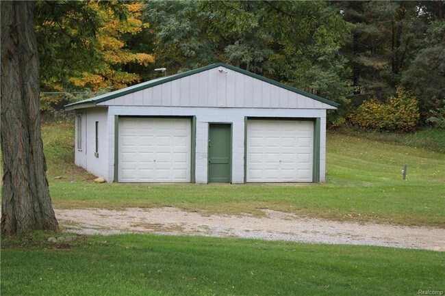 Building Photo - 9354 White Lake Rd