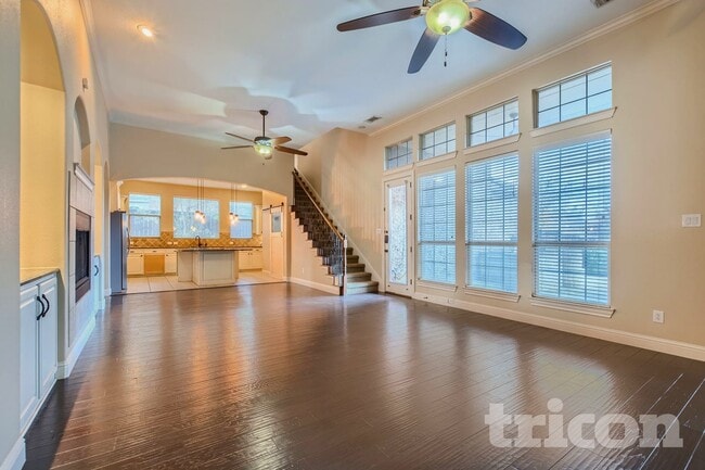 Building Photo - 727 Fairfax Lane